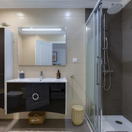 Apartment Girassol - Renovated For 4 Close To The